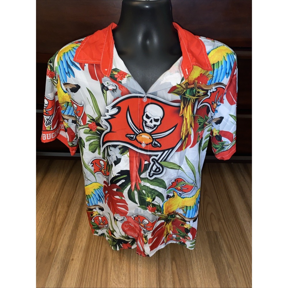 Tampa Bay Buccaneers Garment One Hawaiian Button Up Shirt Size Small